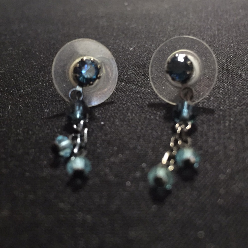 Jewelry - Picture 2 of 3